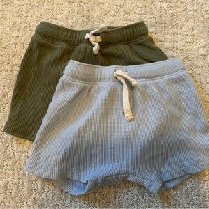 Old Navy - lot of 2 Waffle Knit Shorts - Green and Light Blue